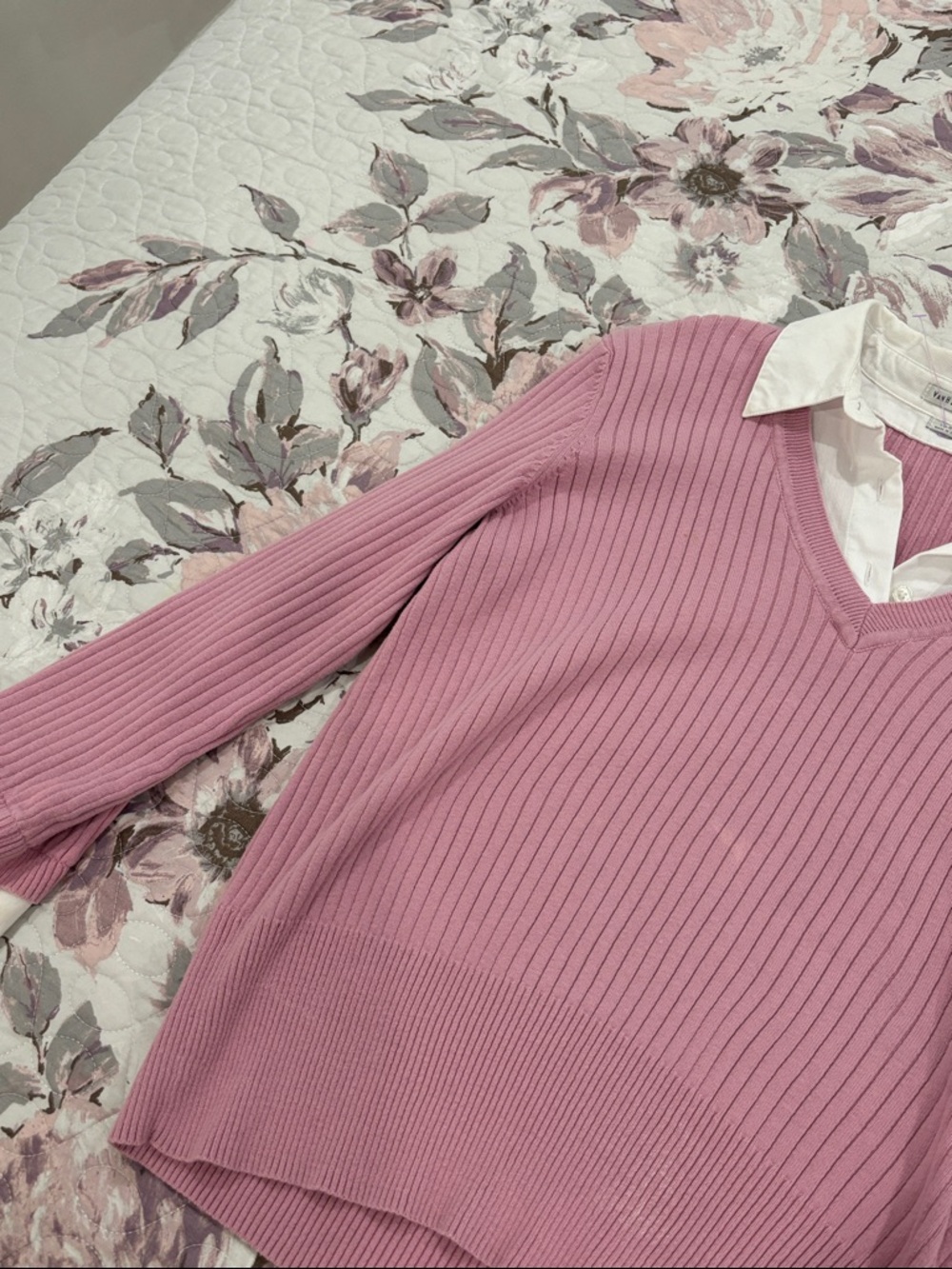 Pink Ribbed V-Neck Sweater - Picture 2 of 3